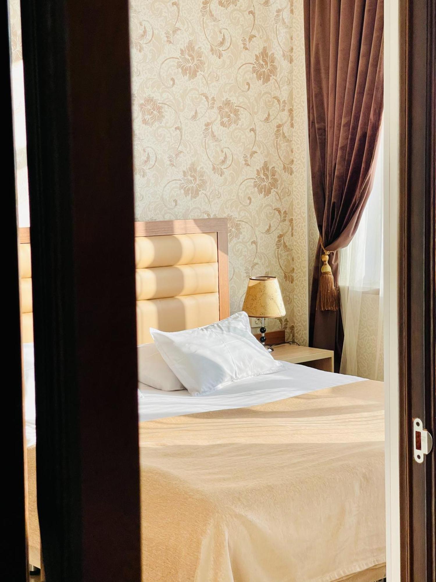 Dostyk Hotel Qizilorda Buitenkant foto